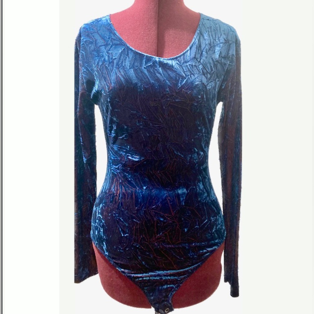 Newport News vintage crushed velvet snap leotard